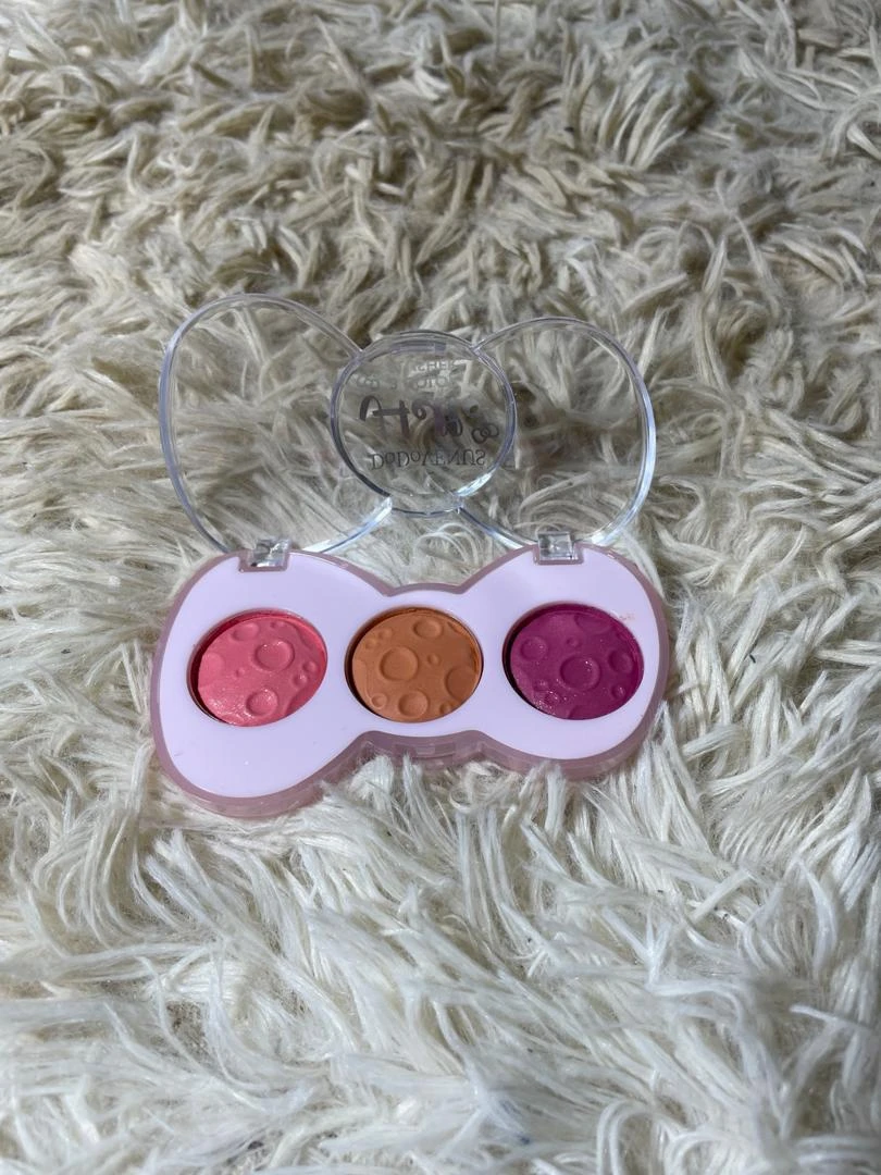 Iluminador hello kitty ($2.30 USD) — Gil Beauty