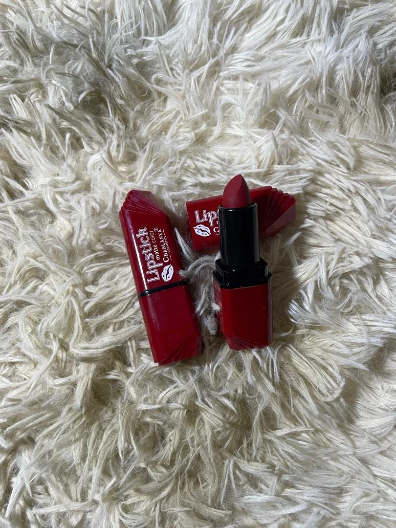 Labiales secos  ($1.60 USD) — Gil Beauty
